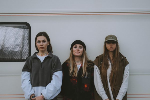 Les Maîtres de la Haute Couture : Icones Indispensables de la Mode Élégante